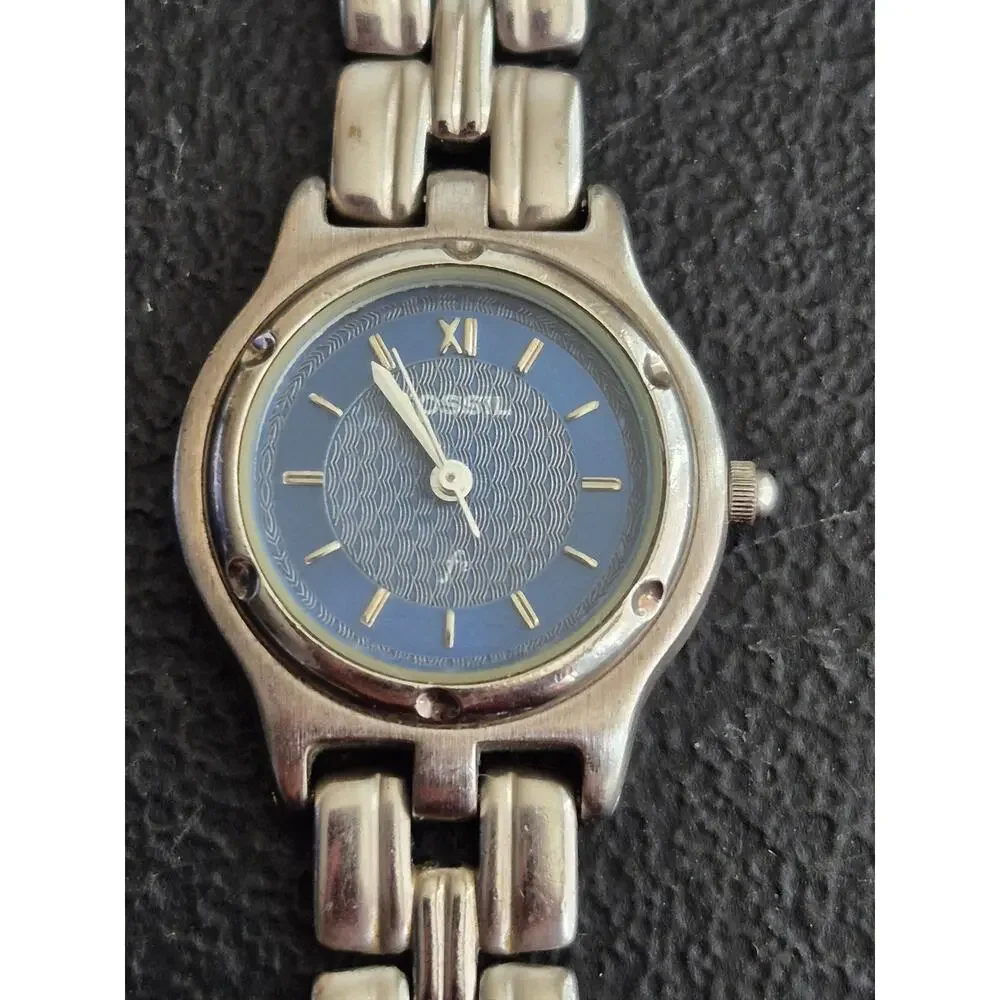 Fossil Ladies Great Blue dial and  Original Metal Band New battery Sharp Classic